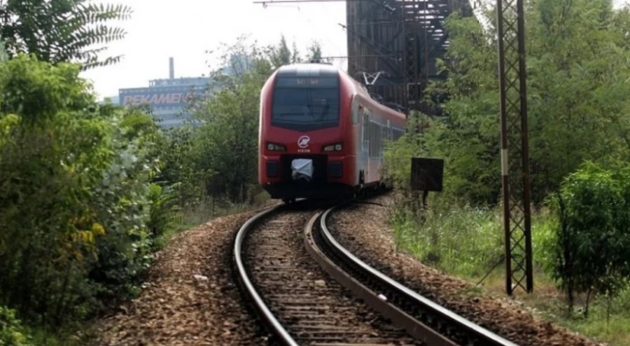 TRAGIČNO! Nastradao muškarac, prelazio prugu gdje vozovi JURE i do 100 na sat!