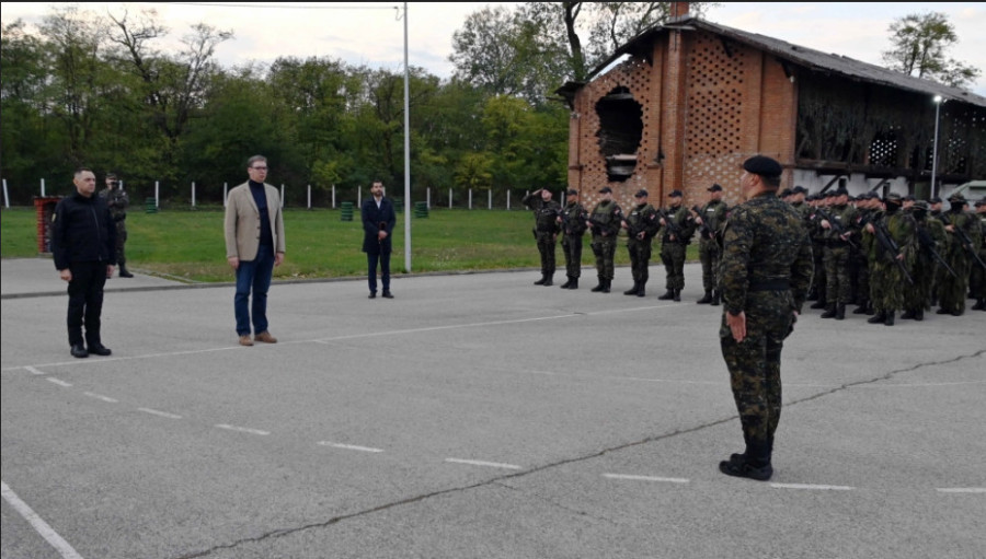 VUČIĆ JE UZVIKNUO DA NEMA PREDAJE Onda su pripadnici Žandarmerije zapjevali svoju himnu kojom se ponosi svaki Srbin! Orilo se Kraljevo