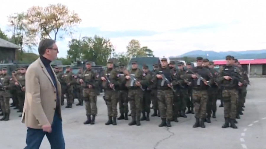 VUČIĆ POSTROJAVA VOJSKU U KRALJEVU Srpski ratnici zapjevali uglas: Odlazimo na Kosovo ravno...