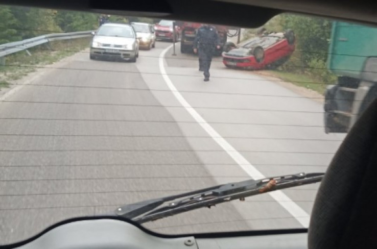 UDES U HAN PIJESKU, automobil završio na krovu (FOTO)