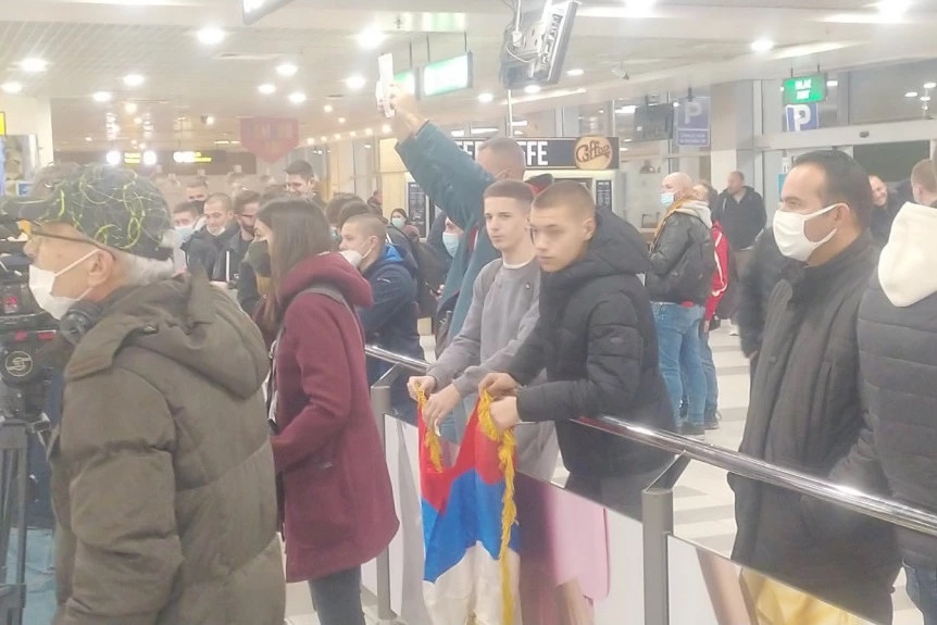 FEŠTA ZA ORLOVE! Trubači i navijači dočekali pobjednike, dovezao ih "Novak Đoković" (VIDEO)