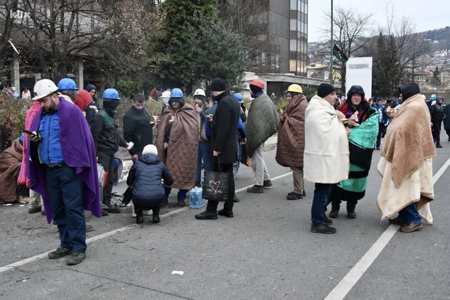 OGRNUTI ĆEBADIMA RUDARI JUTROS NASTAVILI PROTESTE! Evo šta su sinoć odbili na hitnom sastanku Vlade FBiH!