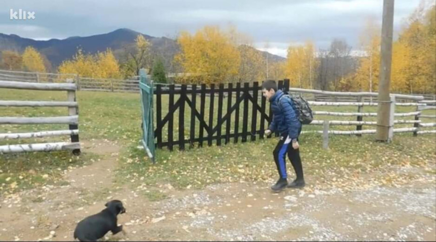 DO ŠKOLE PUTUJE 20 KILOMETARA Eldin Guta jedini je učenik u selu kod Grepka