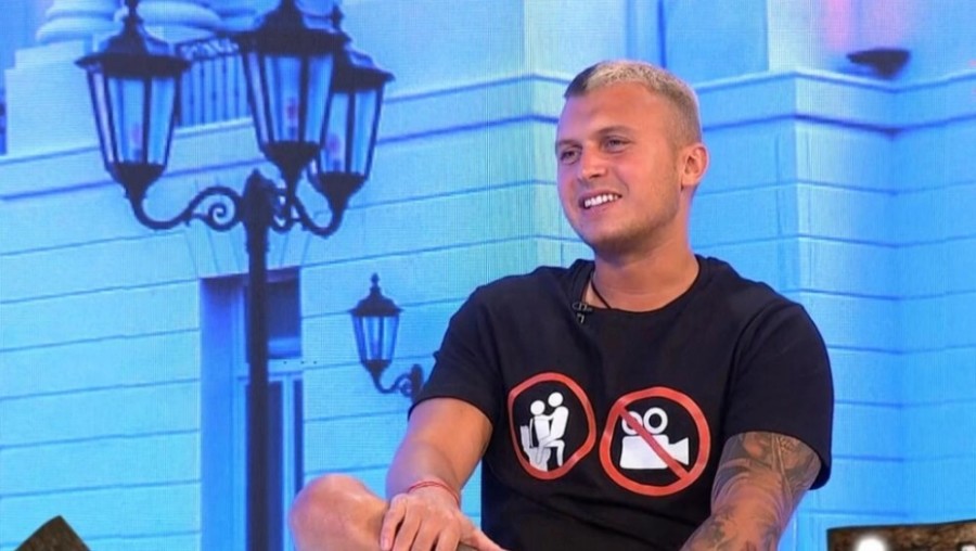 OVAKO IZGLEDA MAJKA STEFANA KARIĆA Prava ljepotica, ne eksponira se, a svi kažu da liči više na nju, nego na oca!