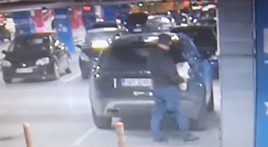 OBJAVLJEN SNIMAK IZ "DELTA PLANETA": Nepoznata osoba podmetnula požar na automobilu banjalučke starlete! (VIDEO)