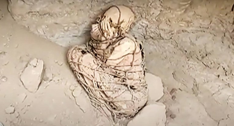 U PERUU PRONAĐENA MISTERIOZNA MUMIJA starija od INKA, a cijela je zavezana konopcima (VIDEO)