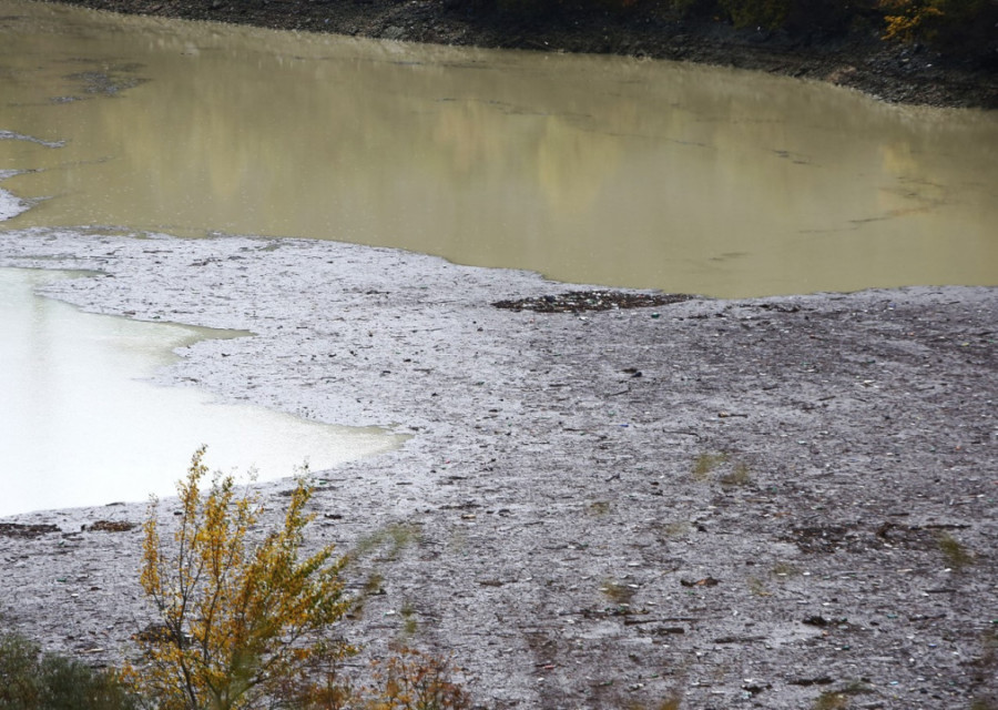 UŽAS! NERETVA KAO PLUTAJUĆA DEPONIJA, tone smeća kod brane u Grabovici! (FOTO)