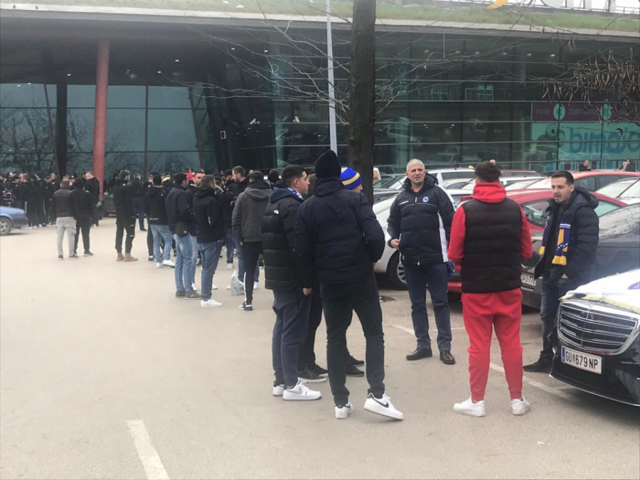 UOČI UTAKMICE BIH I FINSKE Karnevalska atmosfera na ulicama Zenice
