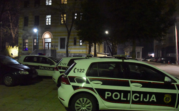 OPLJAČKALI KAFIĆ u Sarajevu pa ga zapalili!