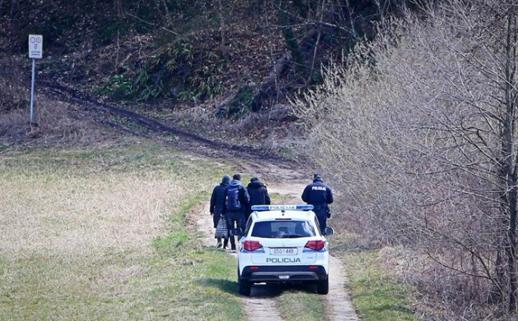 UHVAĆEN NA DJELU! Njemački novinar pomogao migrantima da ilegalno iz BiH pređu u Hrvatsku!