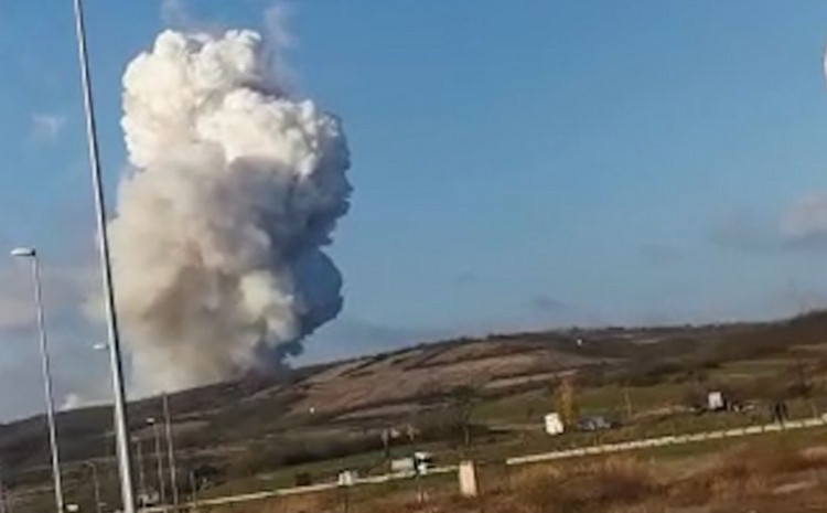 STRAVIČNA EKSPLOZIJA U FABRICI RAKETA: Nad Beogradom se nadvio oblak dima, traže povrijeđene radnike! (VIDEO)