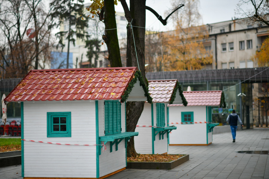 ZIMSKA ČAROLIJA Banjaluka počinje da poprima novogodišnji izgled