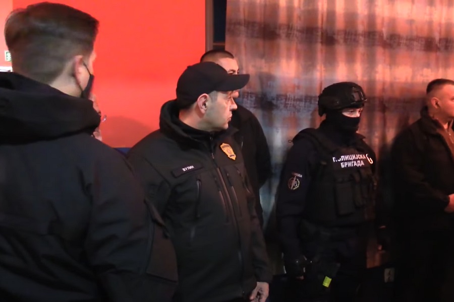 PRONAĐENO SKORO 1.000 MIGRANATA, uhapšeni krijumčari ljudima! (VIDEO)