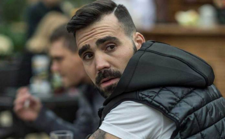BLISTA! OVO JE BAĆINA LJEPŠA POLOVINA koja mu je rodila sina (FOTO)