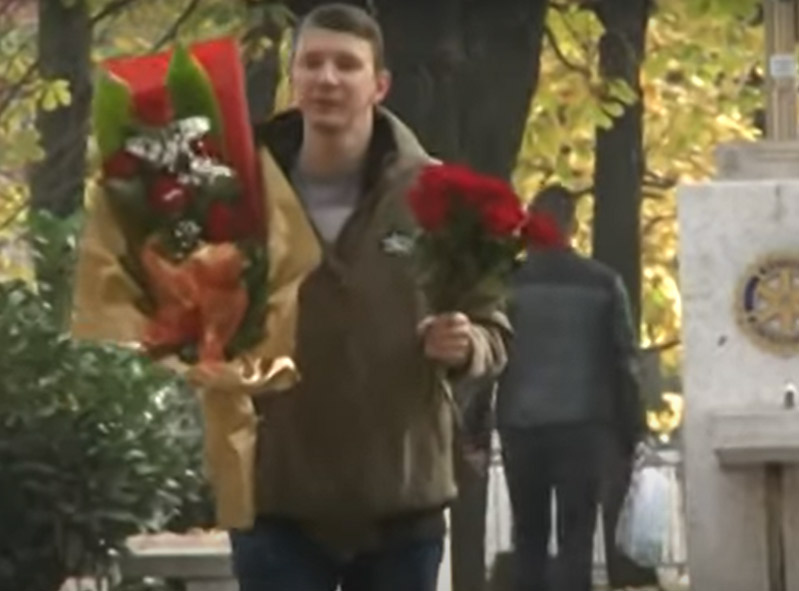 PRODAJOM RUŽA IZDRŽAVA SEBE I MAJKU Branimira život nije mazio, ali se ne predaje