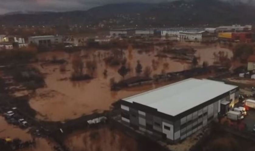 BESANA NOĆ ZA MNOGE STANOVNIKE BIH: Apokaliptični prizori uzrokovani poplavama! (VIDEO)