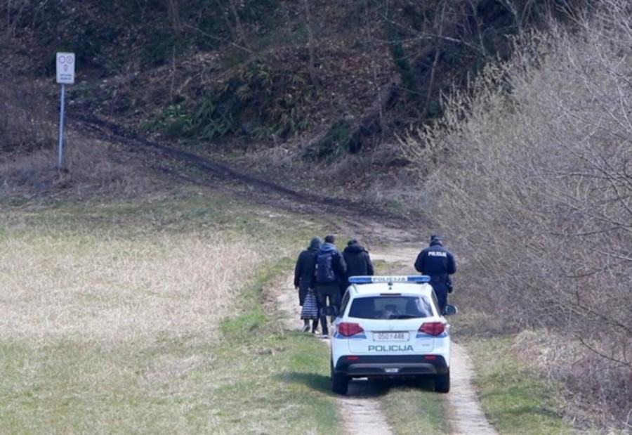 DANCI POKUŠALI ILEGALNO PREĆI IZ BiH U HRVATSKU: Sa sobom nosili opremu za snimanje!