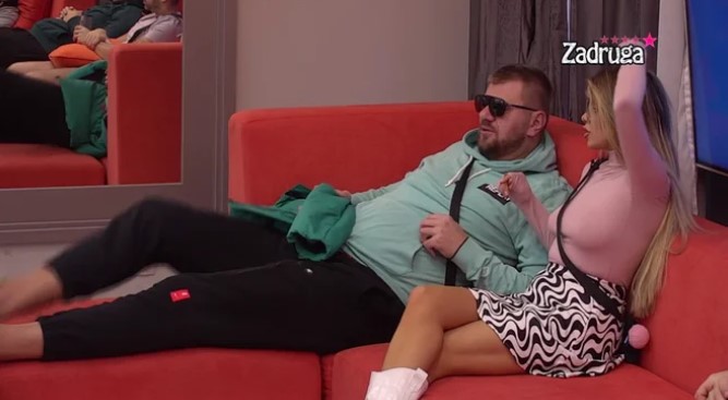 MARIJANA I JANJUŠ SE OSAMILI na garnituri, košarkaš je potkačio za Acu Lukasa!
