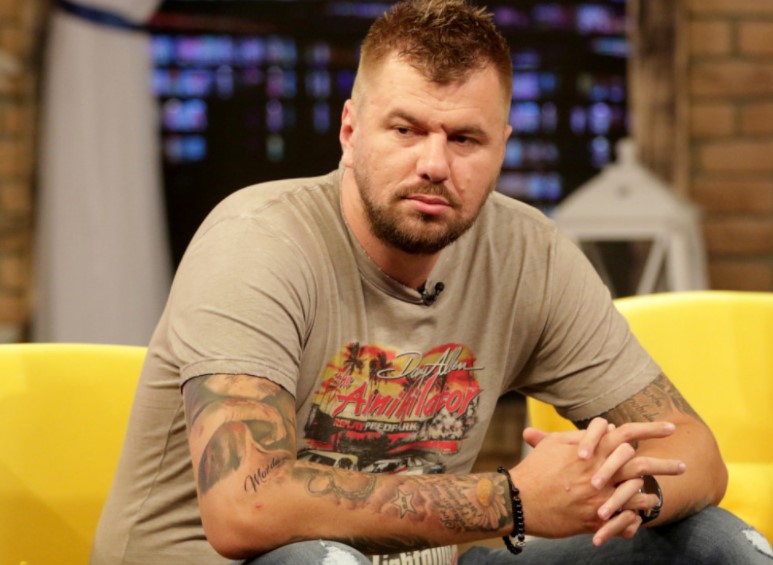 POGLEDAJTE KO JE JANJUŠEV ROĐENI BRAT! Nije mu odoljela čak ni Dara Bubamara!!!