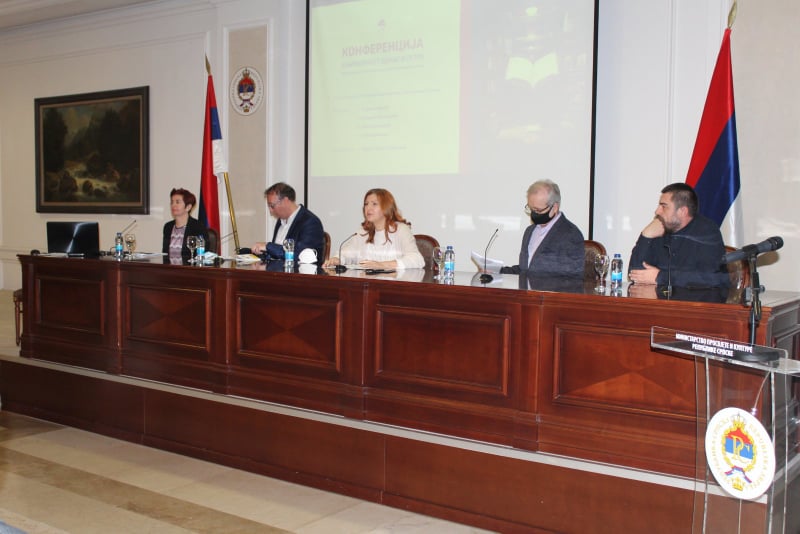 JAČANJEM KNJIŽEVNE SCENE jačamo nacionalni identitet
