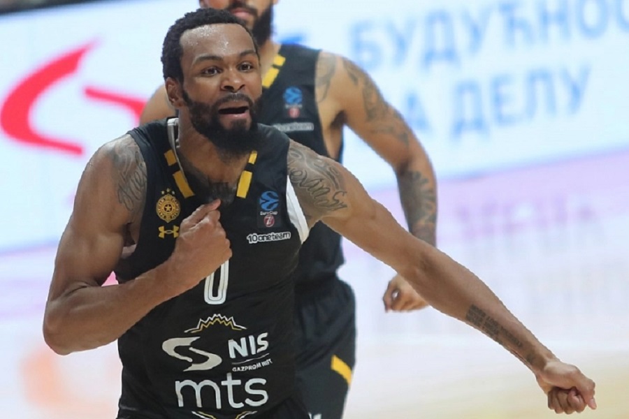 GROBARI IMAJU NOVOG LJUBIMCA! Panter ukrao srca navijača, a onda je imao šou na kraju meča! (VIDEO)