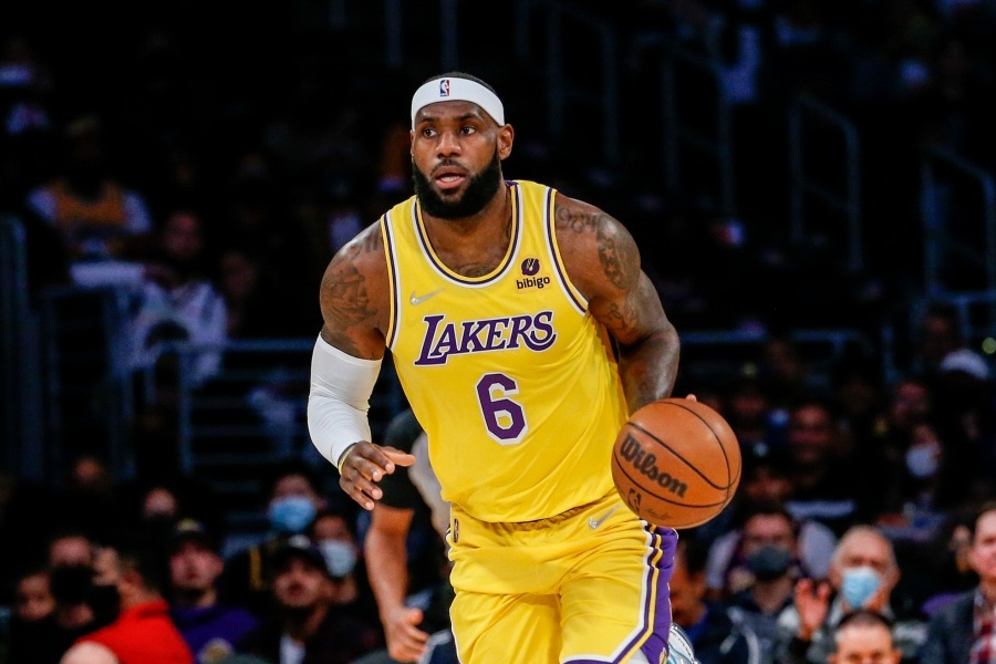 (FOTO) OGLASIO SE LEBRON "Kralj" konačno progovorio o odlasku u penziju