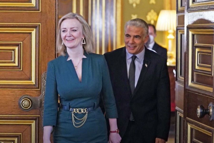 KO JE LIZ TRAS, NOVA PREMIJERKA BRITANIJE Studirala tri fakulteta na Oksfordu, imala aferu sa poslanikom torijevaca, a mnogi je zovu novom "Čeličnom Lejdi"