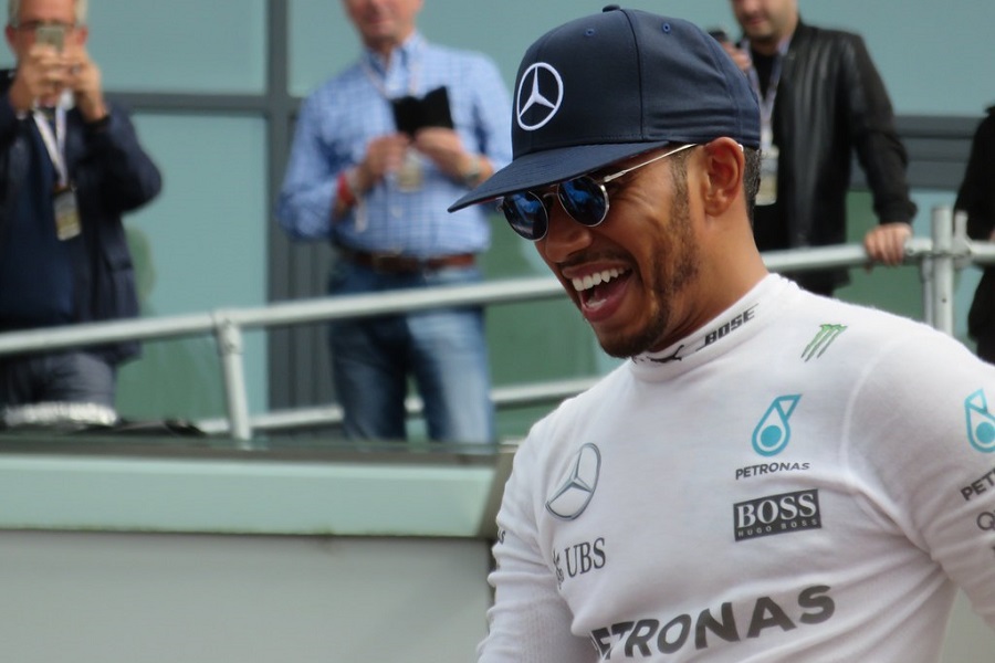 HAMILTON POSLJEDNJOM OBJAVOM otklonio sumnje o POVLAČENJU iz Formule 1