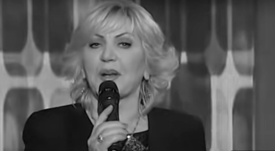 40 DANA OD SMRTI MERIME NJEGOMIR: Na groblju neutješna porodica i tri pjevačice
