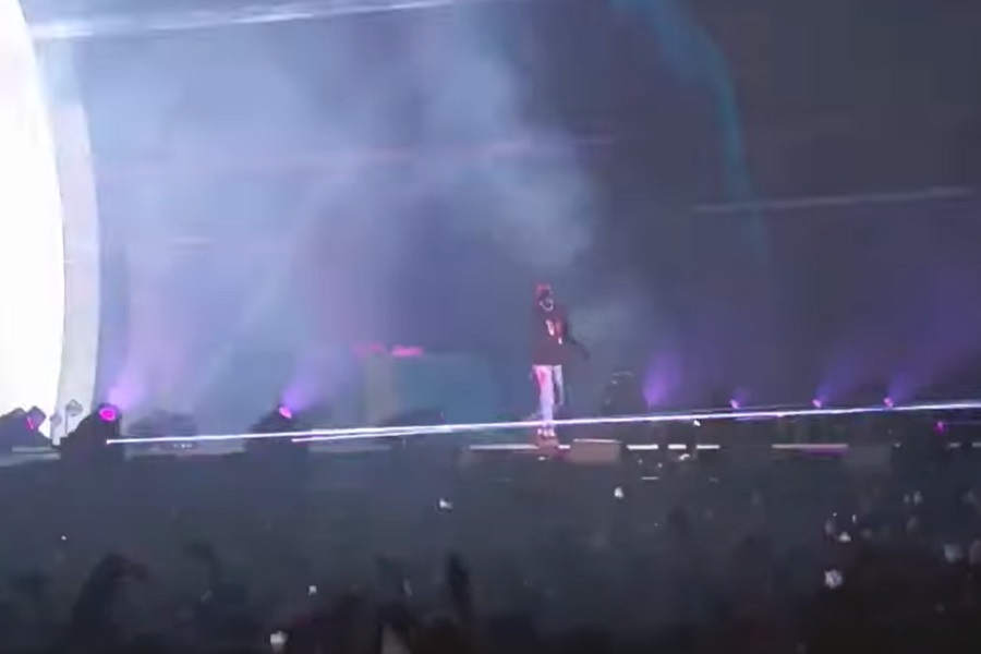 ŠOKANTNI SNIMCI probijanja barikada na koncertu gdje je poginulo osam osoba! (VIDEO)