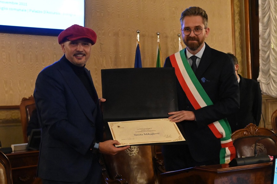 BOLONJA ODALA PRIZNANJE SRBINU! Mihajlović u društvu velikih ljudi! (FOTO)