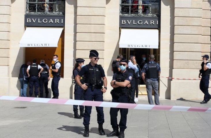 NAPAD U KANU: Muškarac ubo nožem policajca