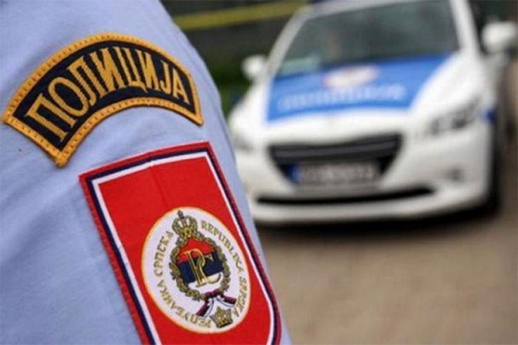 IZAŠLA PRED RADNIKE EPS-A S PIŠTOLJEM, ONI POBJEGLI: Detalji hapšenja bake Milke, najstarije srpkinje koja nosi nanogicu!