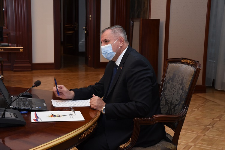 POSLIJE KRITIKA OPET PREGOVARAJU: Višković sa sindikalcima o povećanju plata u RS!