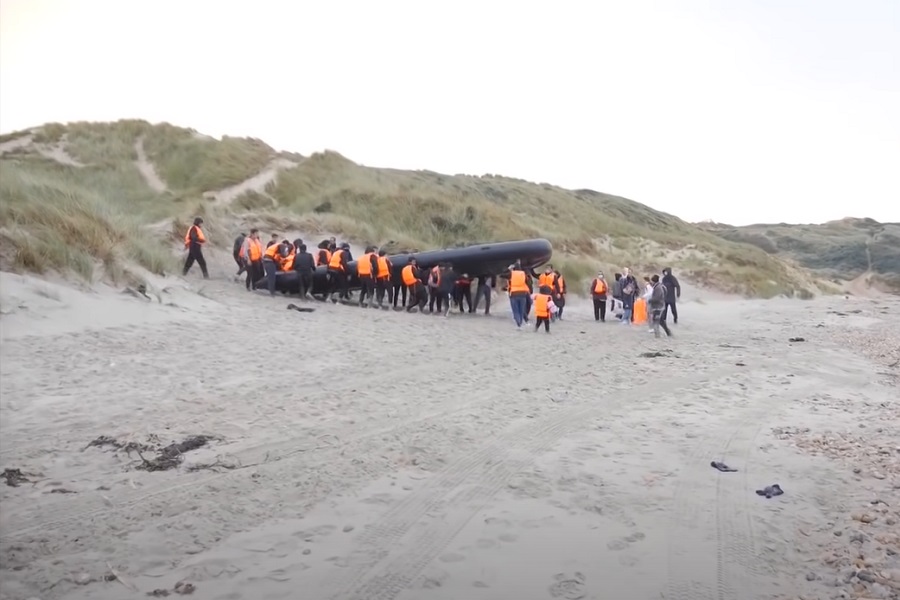 NOVA SAMOUBILAČKA MISIJA migranata na plaži Francuske!