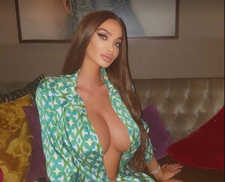 TRUDNA SORAJA SA ČAŠOM U RUCI Starleta se opustila na privatnoj zabavi, evo šta radi (FOTO)