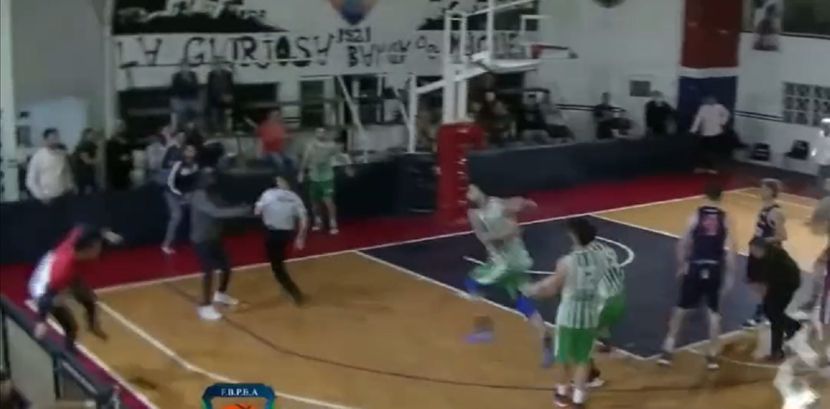 LUDE SCENE IZ ARGENTINE: Igrač jurio sudiju poslije isključenja! OVAJ PRESKAKAO REKLAME (VIDEO)