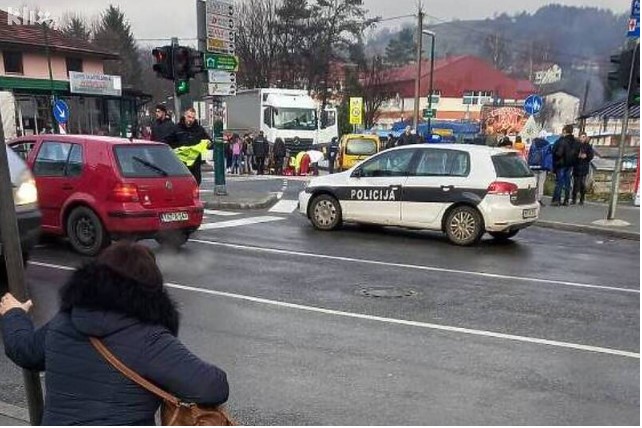 TEŠKA NESREĆA U BiH! Kamion udario djevojčicu u blizini osnovne škole