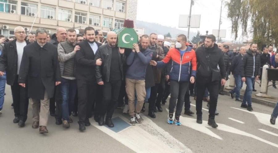 MUAMER ZUKORLIĆ ISPRAĆEN NA VJEČNI POČINAK Na grobnom mjestu ispisane OVE tri riječi! (FOTO)