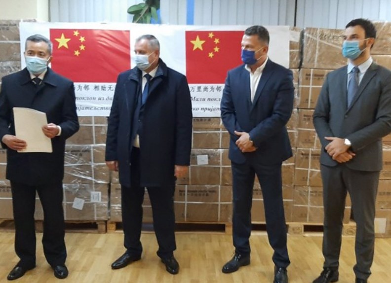 KINESKI AMBASADOR U PRIJEDORU URUČIO donaciju zaštitne opreme