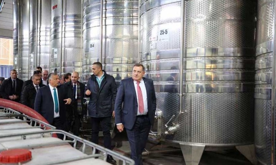 POKAZAO MU I KAKO SE PEČE RAKIJA: Gdje je Dodik vodio premijera Mađarske tokom posjete OTKRIVENO ONO ŠTO JE SVE ZANIMALO