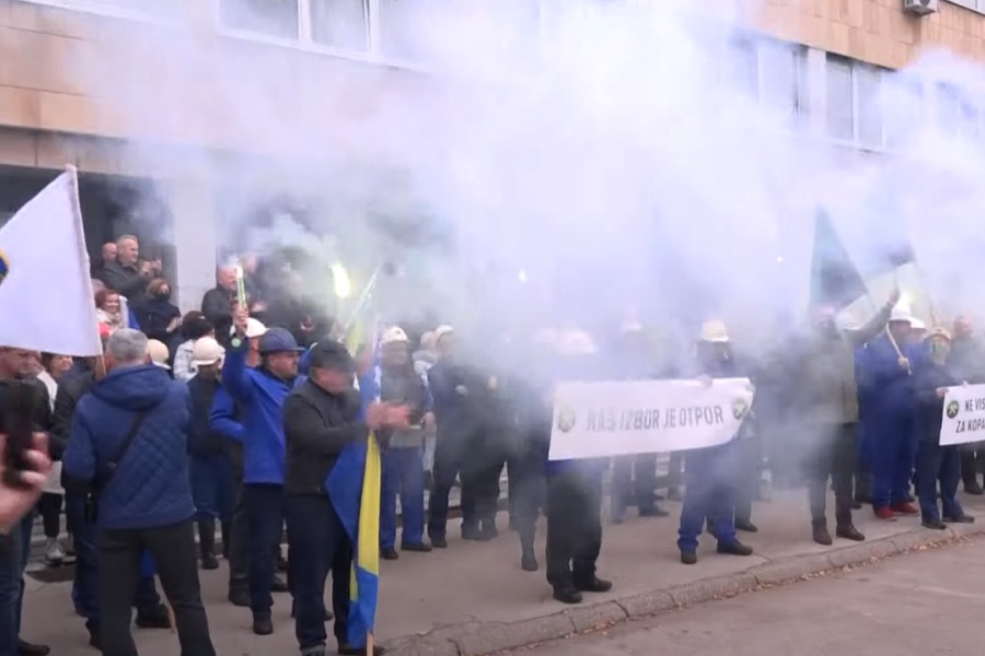 NAJAVLJENI PROTESTI u Sarajevu! Stižu autobusi u glavni grad Federacije! (VIDEO)