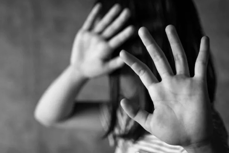 HOROR U OSNOVNOJ ŠKOLI: Nastavnica i njen partner ZLOSTAVLJALI djecu i snimali