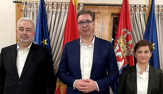 VUČIĆ OBJAVIO FOTOGRAFIJU SA KRIVOKAPIĆEM I ANOM BRNABIĆ Poslata poruka javnosti