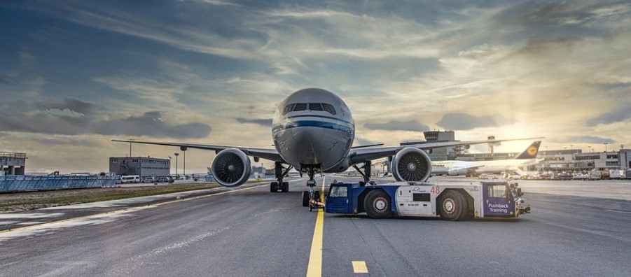 I DALJE SE PREPRIČAVA: Tačno prije 44 godine ŽENA se porodila u AVIONU na 800 metara visine!