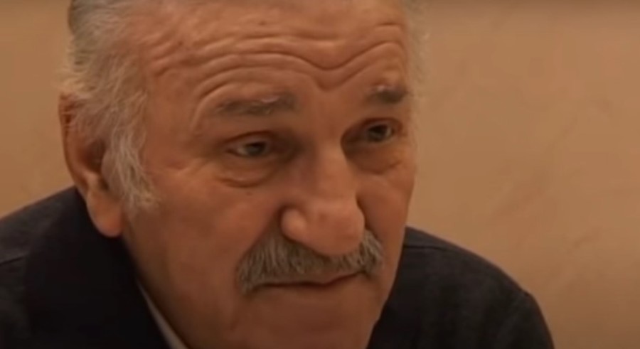 UNUK BATE ŽIVOJINOVIĆA JE PRELIJEP MLADIĆ Krenuo dedinim stopama i postao glumac, a evo kako izgleda!