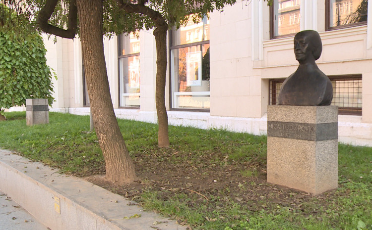 Nakon devet godina VRAĆENA BISTA MICE TODOROVIĆ u Sarajevu