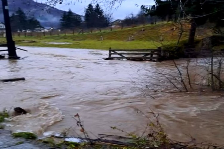 UGUŠILO SE 130 OVACA! U TRNOVU poplavljeno STO KUĆA, BUJICE odnijele puteve!