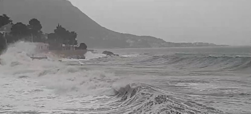 METEOROLOZI UPOZORAVAJU: Evo kad tačno danas stiže oluja i kada će biti najgore (FOTO)