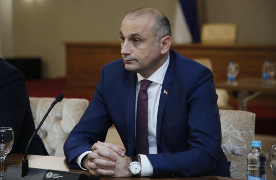 BANJAC POSLAO JASNU PORUKU "Za Srbe su tri prsta sveto trojstvo"